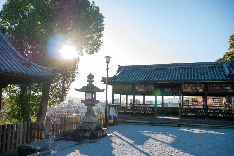 貓咪、金魚與餓者髑髏,在倉敷國芳館開啟奇幻浮世繪之旅,發現烏瓦白牆的倉敷絕景視角 22 %E6%89%8B%E5%B8%B304 1180488 1