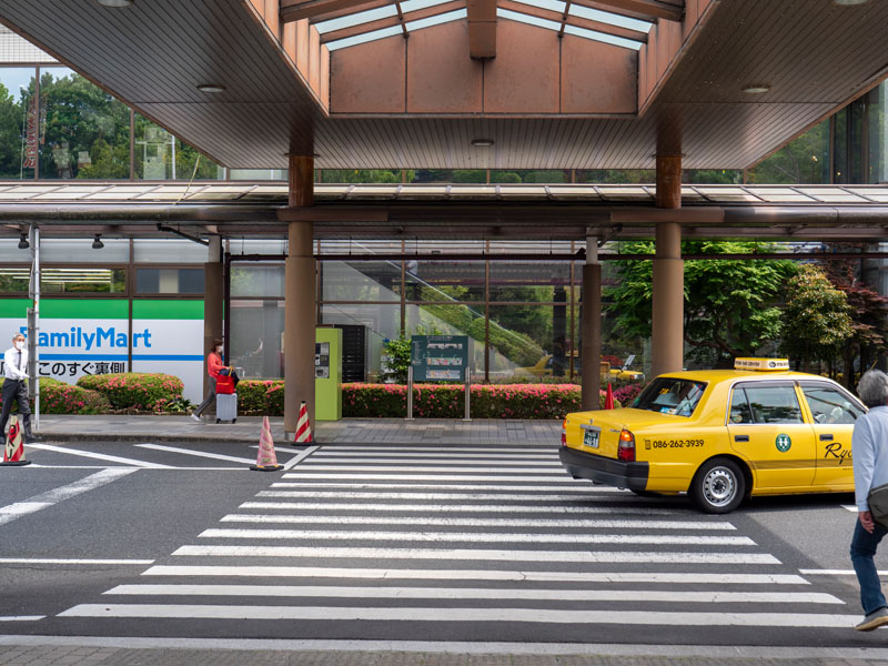 日本岡山桃太郎空港出入境心得:機場巴士、免稅店與伴手禮採買整理 6 20240524 P1270175