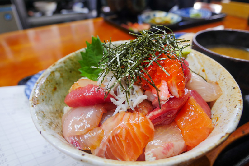 大阪木津市場魚市食堂,排隊才知道在排海鮮丼人氣第一名店 13 202508 1410710