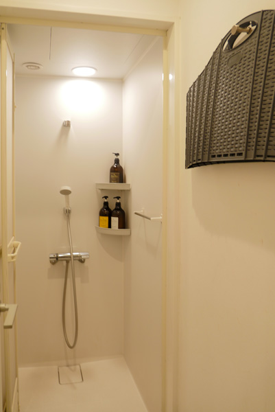 一人入住大阪 BON Hostel 住宿評價:軌道下背包客棧,震動體感比噪音更真實 17 202508 1410790 1