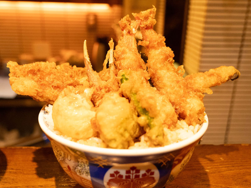 日本橋金子半之助本店,從星巴克撲空到限定天丼,豪邁炸物鋪滿整碗的江戶前滋味 9 24KKO 1240031