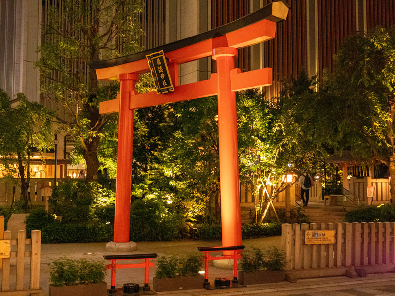 夜訪東京日本橋福德神社:高樓之間意外遇見芽吹稻荷,祈求金運與新的開始 8 24KKO 1240104