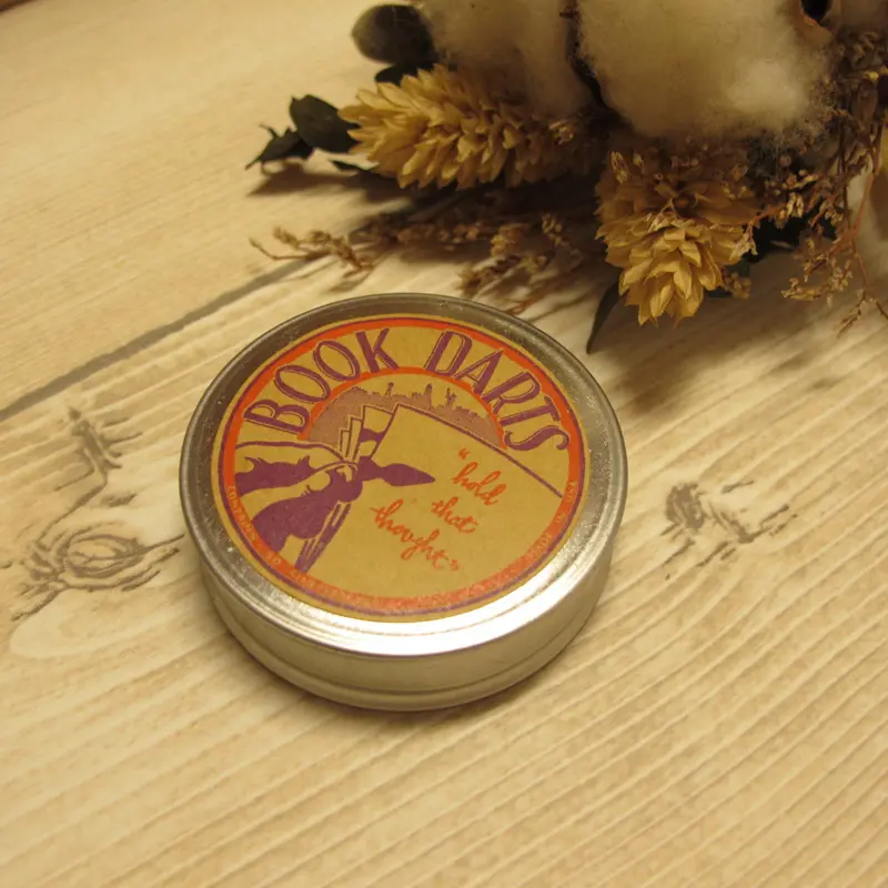 購入的是銀色薄疙瘩書籤 (Book Darts)