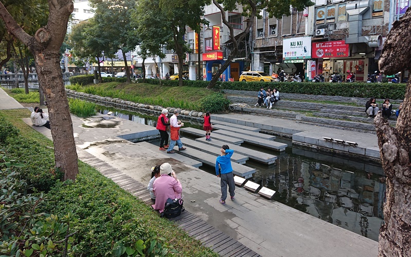 一個人的住宿~台中路得行旅國際青年旅館:車站前的設計青旅,把旅館當咖啡廳來閱讀、寫作與放空 8 DSC 0794