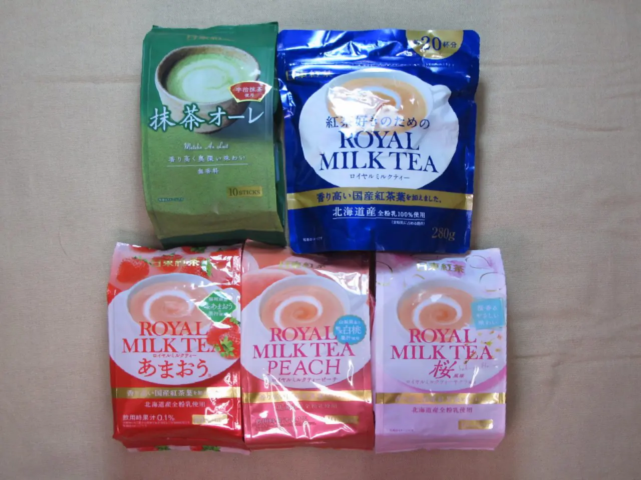 日東紅茶中的五款奶茶大合照-皇家、抹茶、白桃、櫻花跟草莓
