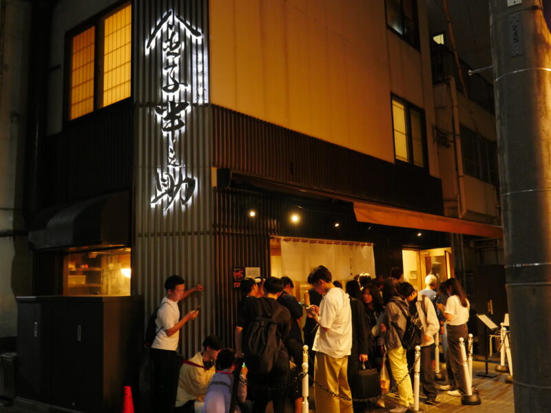 日本橋金子半之助本店,從星巴克撲空到限定天丼,豪邁炸物鋪滿整碗的江戶前滋味 4 P1240057 e1778701685776