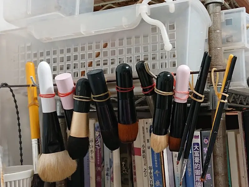 重新抓回遮瑕的熟悉度,熱了一天的妝效還行;洗刷具洗到跪下,一排晾起來的刷具也很壯觀;該好好面對粉刺了,思麗安乳膏好刺,但找不到凡士林;居住政策一定要改革,不然有補助我也不敢申請,畢竟我也不想打壞跟房東的關係 6 wp 169054689012763715617388272667