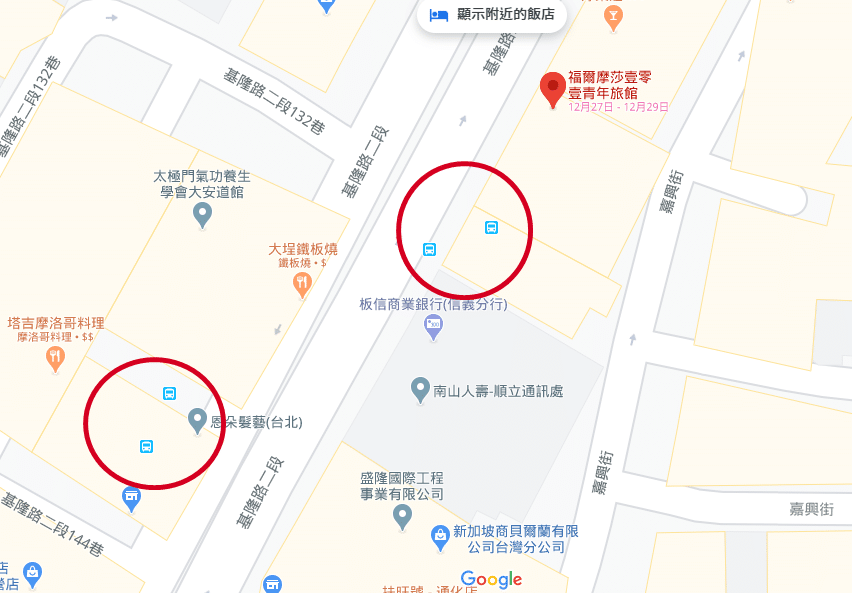 公車站牌的位置